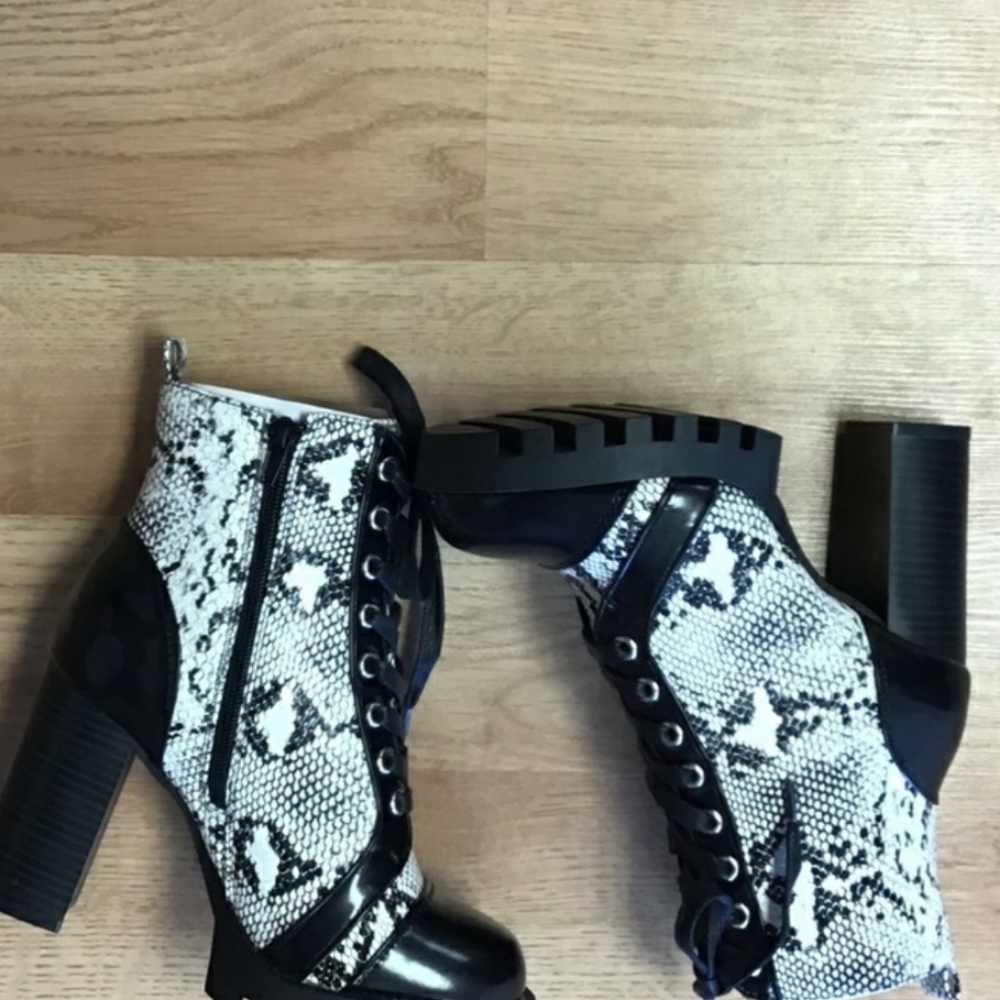Boots Black and White Snakeskin Lace-Up Ankle Booties